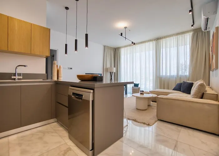 Prestige 504 2 Bed Apartment *